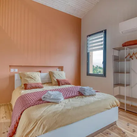 Les Echaunes بيت للعطل *